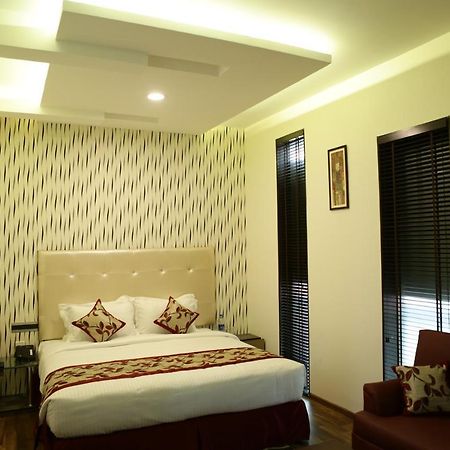 The Spin Hotel Chennai Extérieur photo