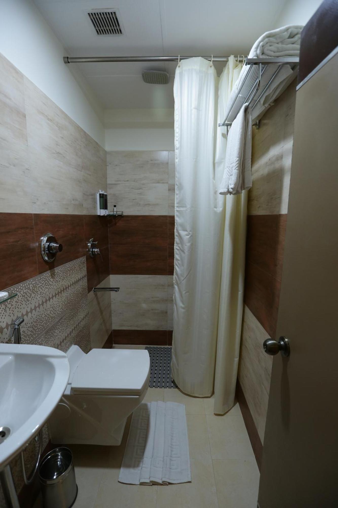 The Spin Hotel Chennai Extérieur photo