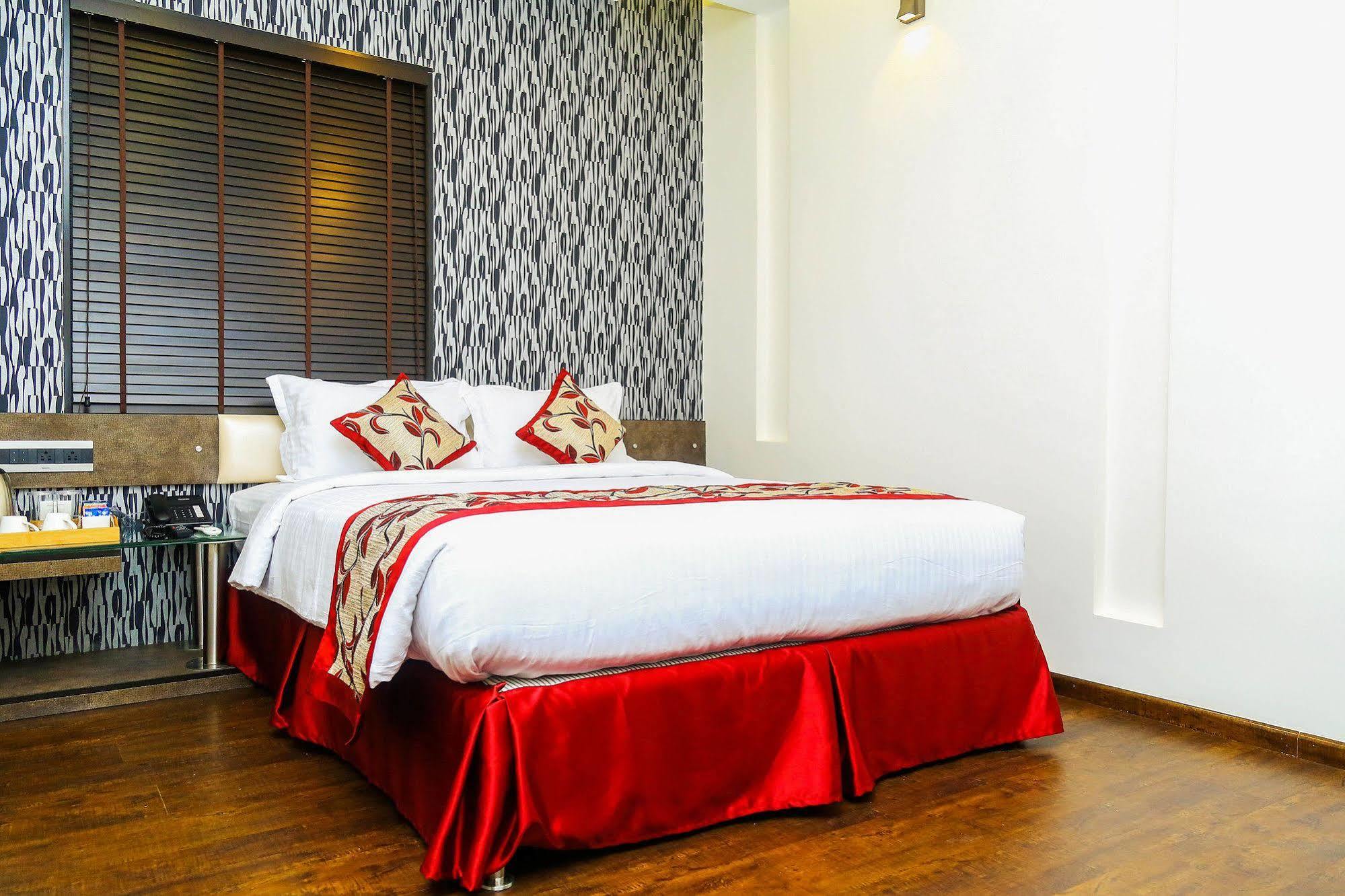 The Spin Hotel Chennai Extérieur photo