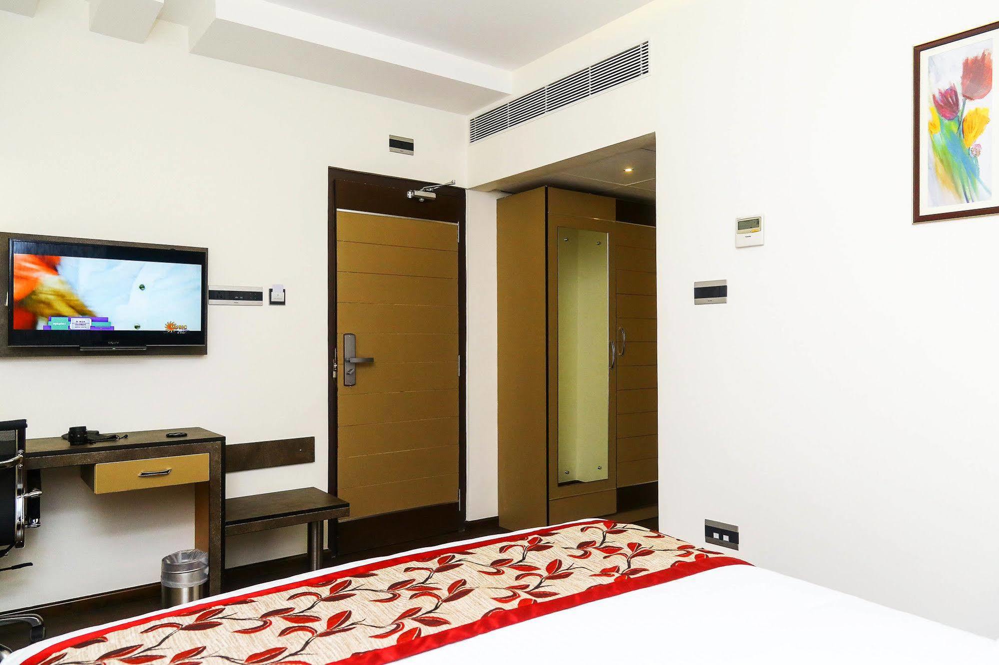 The Spin Hotel Chennai Extérieur photo