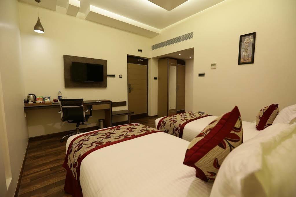 The Spin Hotel Chennai Extérieur photo